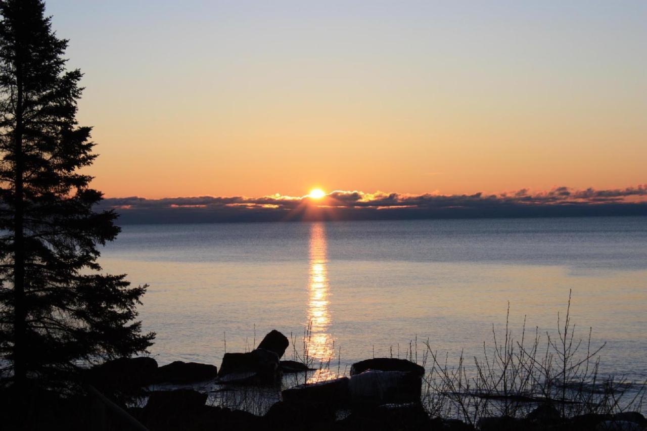 Cove Point Lodge Beaver Bay Room photo